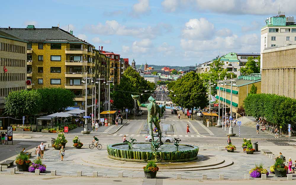 En sommarvy av Götaplatsen, i Göteborg